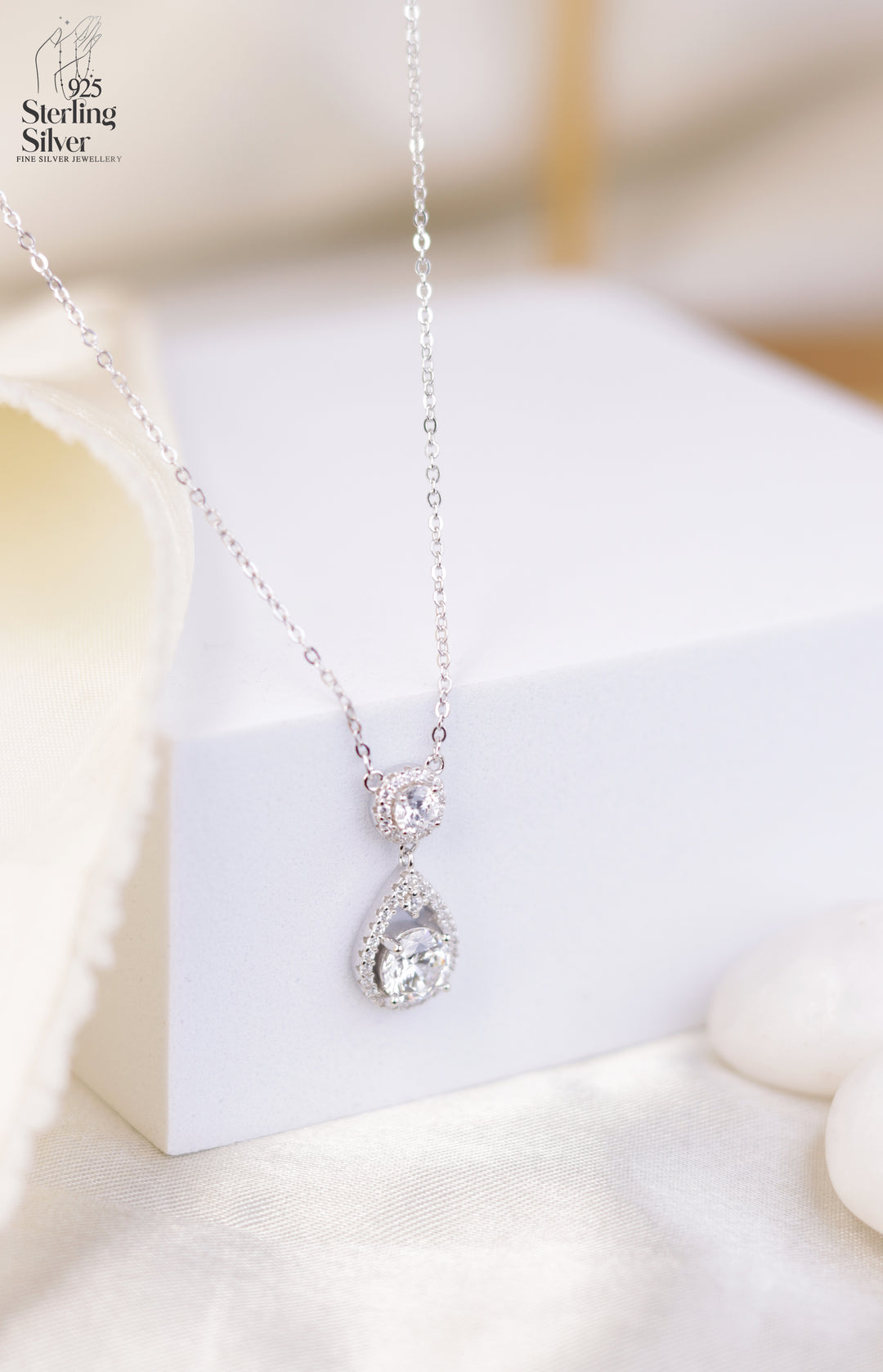 Shimmery Solitaire 925 Sterling Silver Chain Pendant