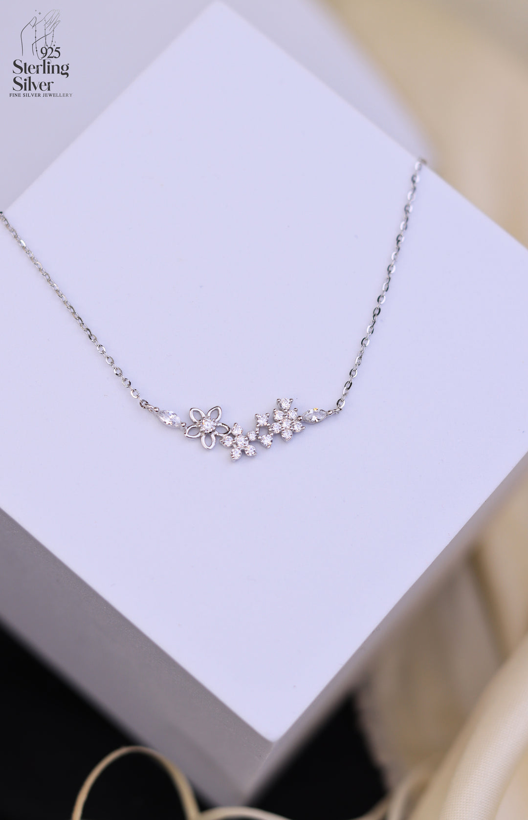 Flowers Trio 925 Sterling Silver Chain Pendant