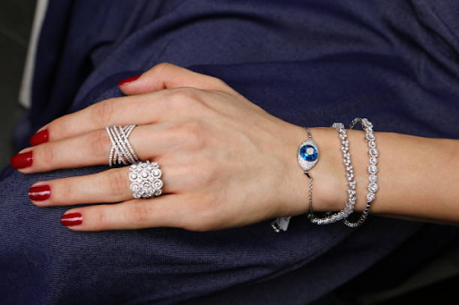 The Benefits of Wearing an Evil Eye Silver Bracelet for Good Fortune