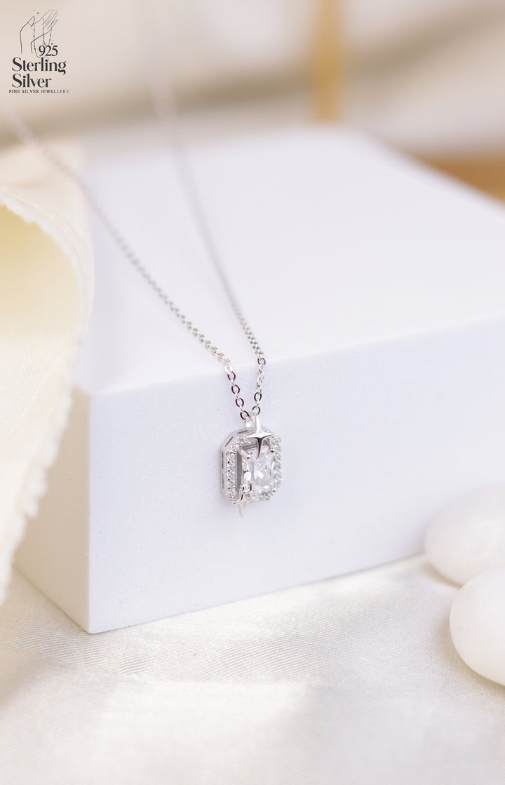 Solitaire 925 Sterling Silver Chain Pendant