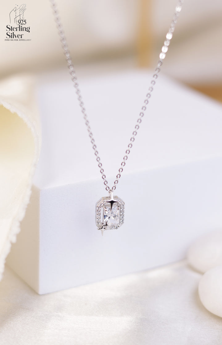 Solitaire 925 Sterling Silver Chain Pendant