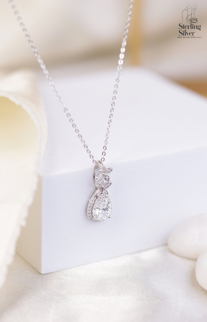 Solitaire 925 Sterling Silver Chain Pendant
