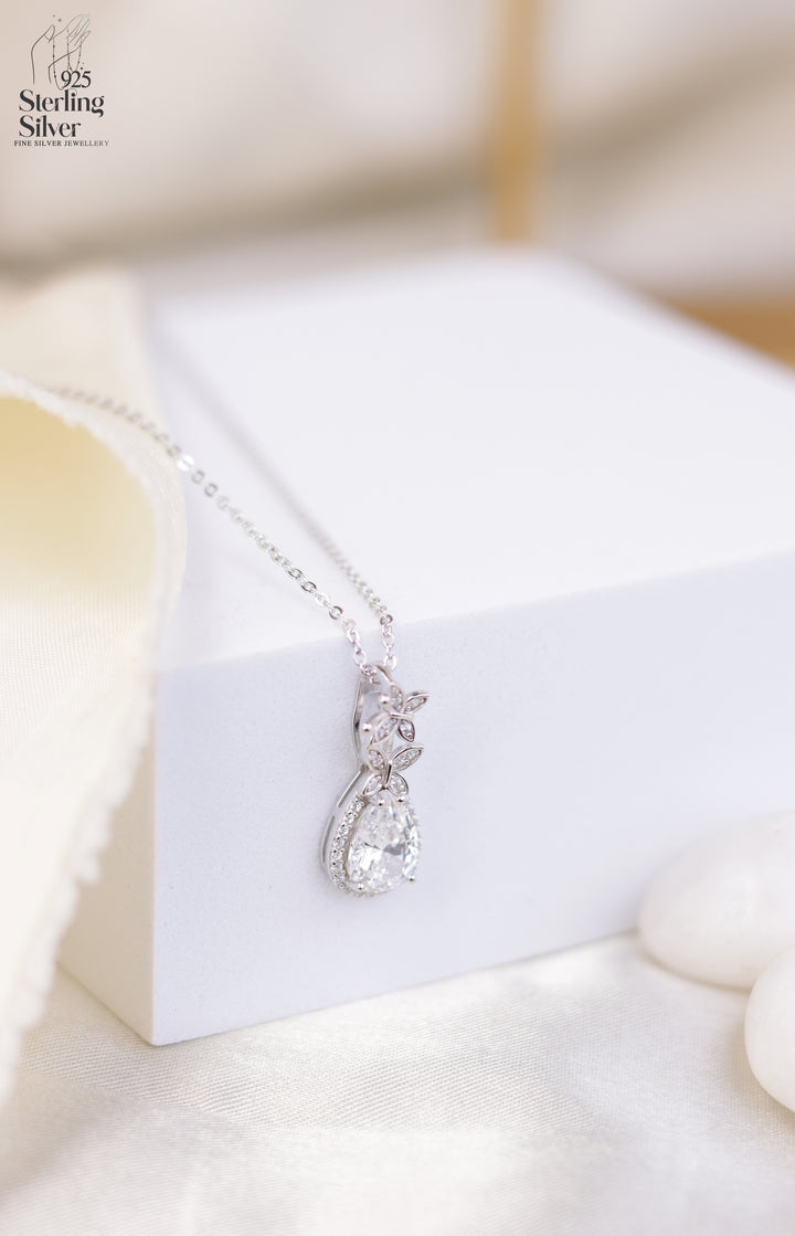 Solitaire 925 Sterling Silver Chain Pendant