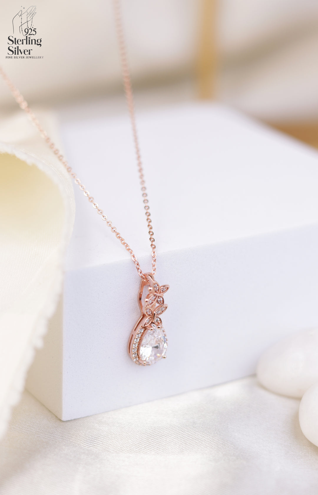 Solitaire 925 Sterling Silver Chain Pendant