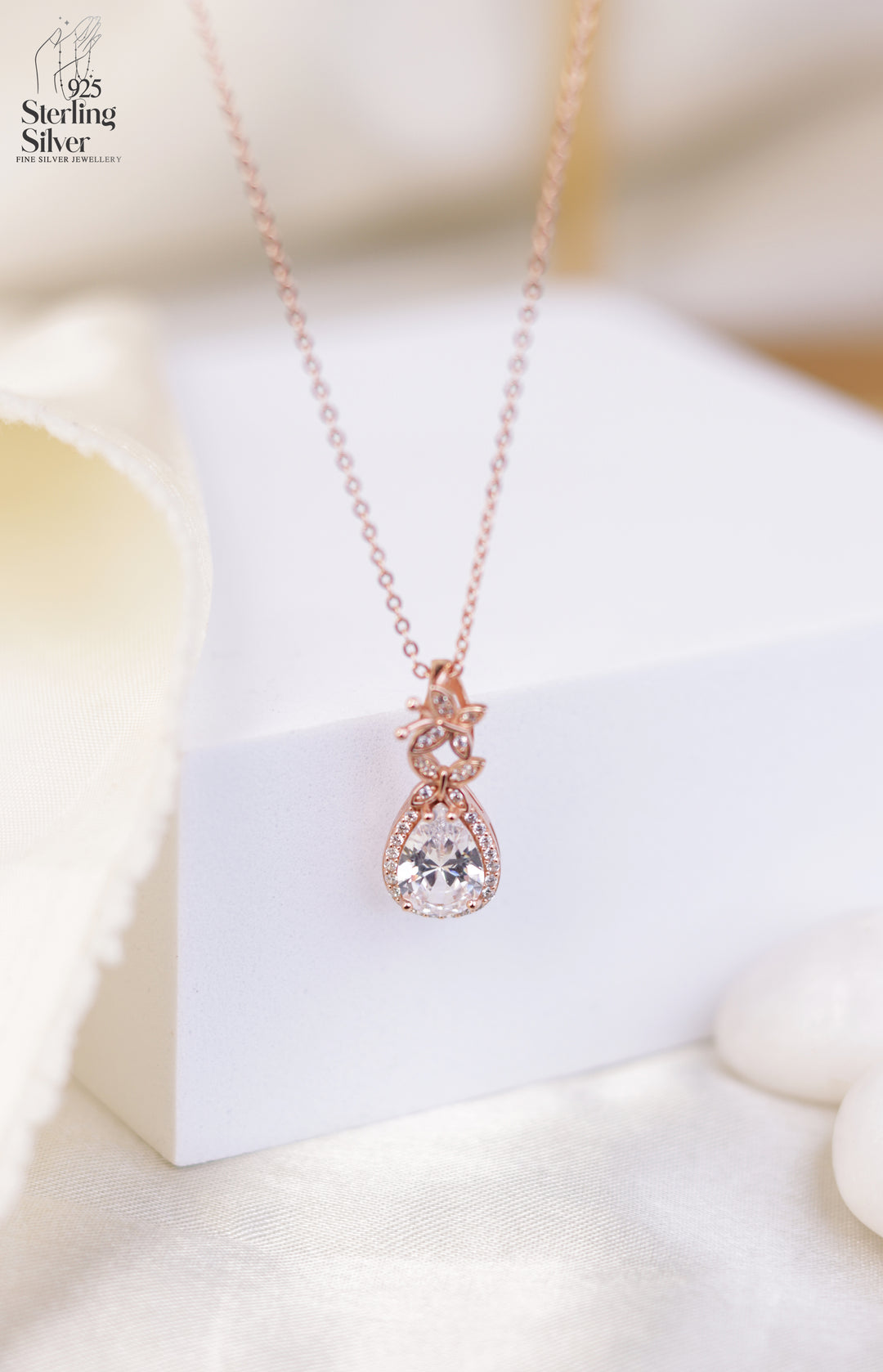 Solitaire 925 Sterling Silver Chain Pendant