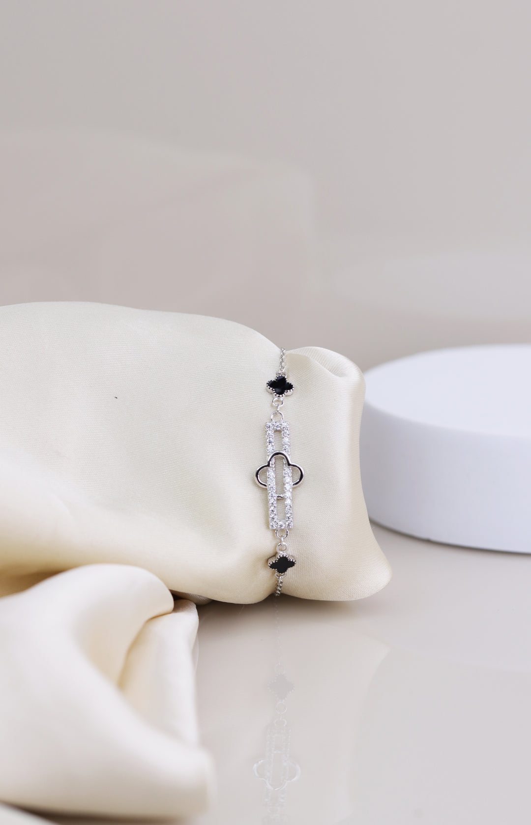 Supple Van Cleef 925 Sterling Silver Bracelet