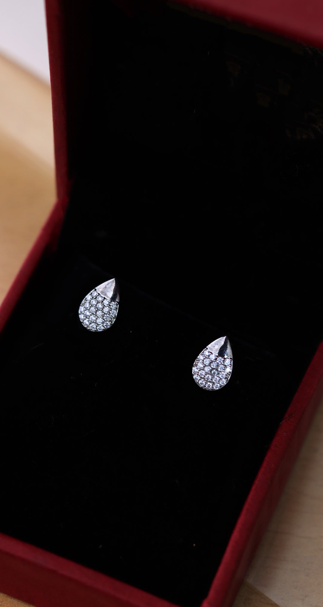 Elegant 925 Sterling Silver Necklace with Earrings