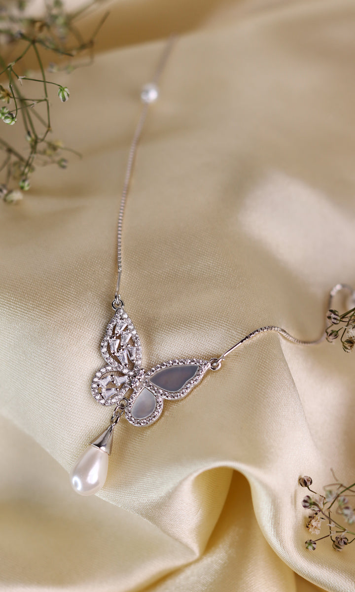 Classy Heart Shaped Pearl 925 Sterling Silver Chain Pendant