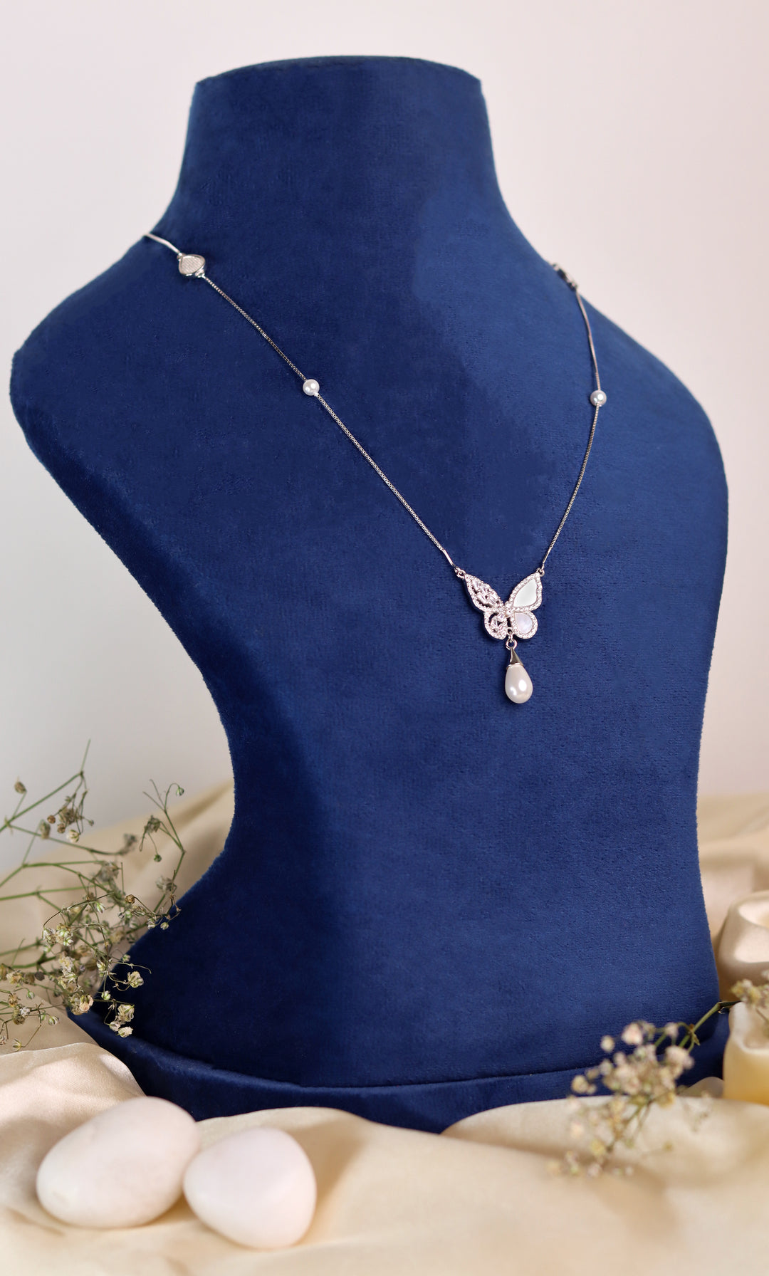 Classy Heart Shaped Pearl 925 Sterling Silver Chain Pendant